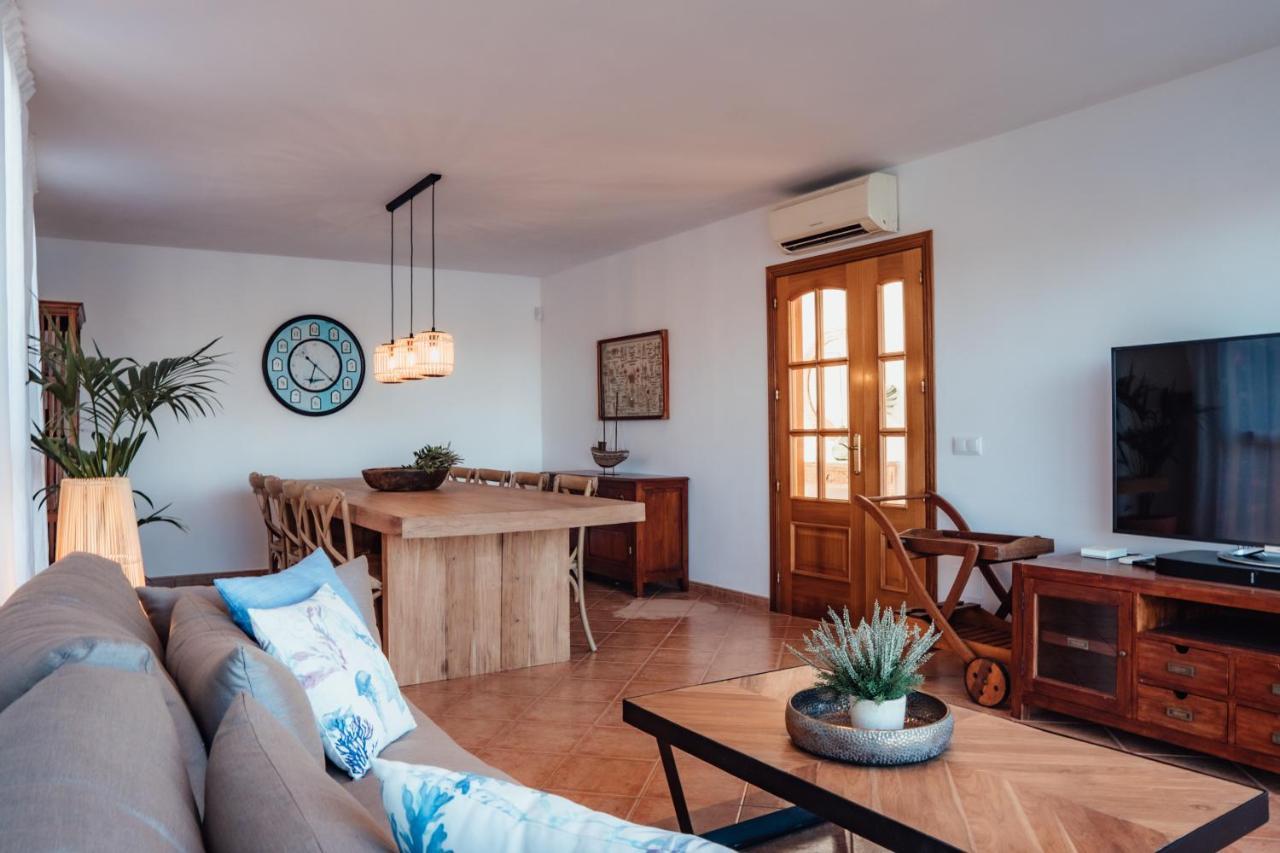 Menurka - Port D'Addaia Villa Luaran gambar